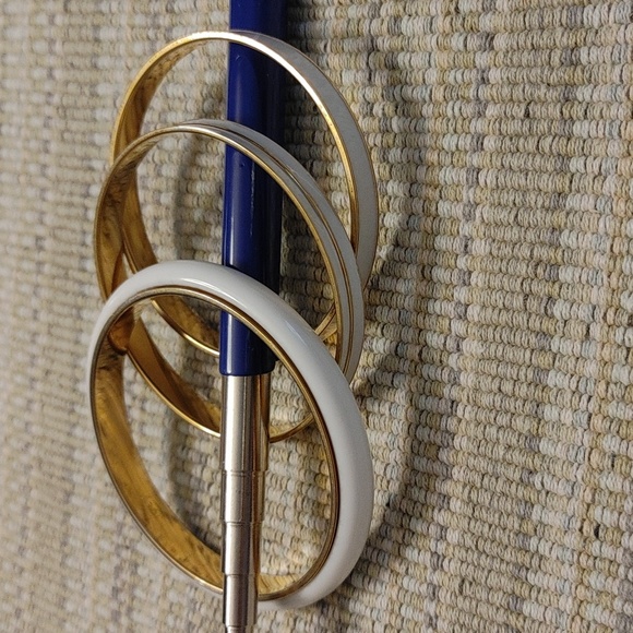 Vintage Set of Monet White & Gold Bangles - Picture 6 of 13